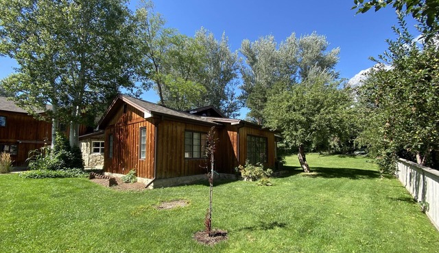 Peaceful half acre rimview retreat.