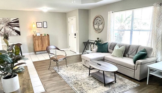 Peaceful Haven 2BR 1BA in Quiet Neighborhood
