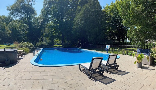 Peaceful Haven by the St-Lawrence