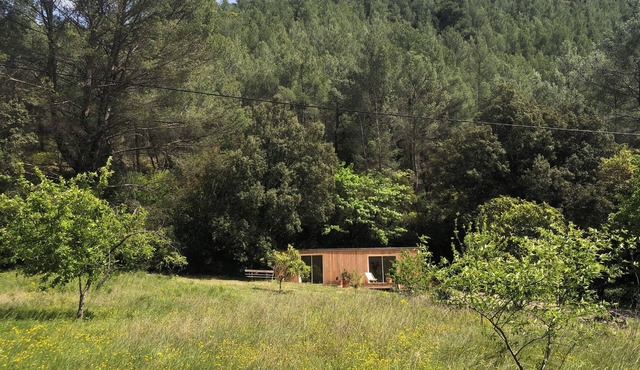 Peaceful haven in the heart of the Sainte Beaume massif, swimming pool. Beach, Marseille 20 km.
