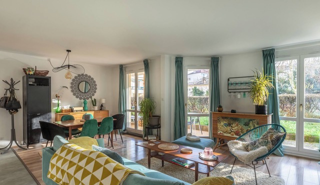 Peaceful Haven Near City Center, Parking, Garden