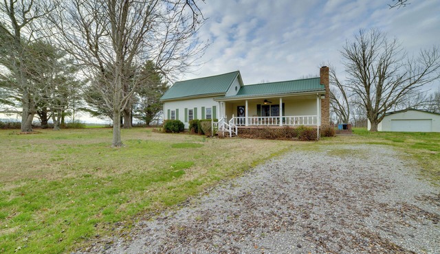 Peaceful Hazel Cottage w/Deck & Yard!