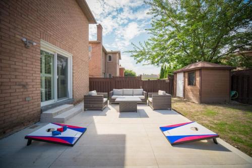 Peaceful Heartland KingBed Workstation BackyardFun