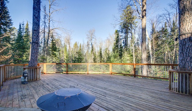 Peaceful Hibbing Getaway: Heated Floors, Fire Pit!