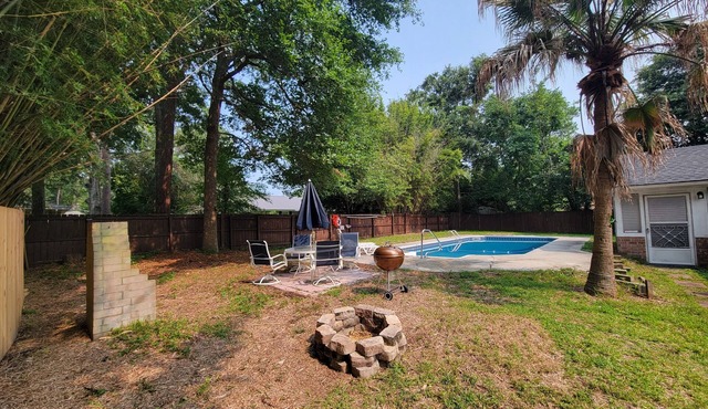 Peaceful Hideaway -5mins to base, Outdoor Pool, W+D, 3/2