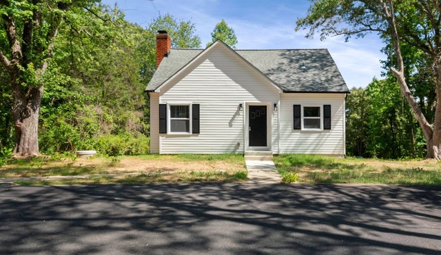 Peaceful Hideaway in the Heart of It All!