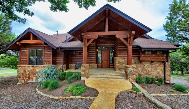 Peaceful Hill Country Cottage in The Hollows Resort