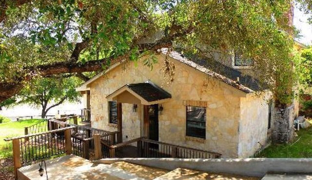 Peaceful Hill Country Getaway at Medina Lake, a short drive from San Antonio