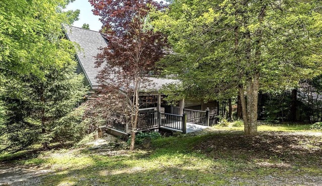 Peaceful Hillside Retreat with Panoramic Valley Views near Wineries in Newberg, Oregon