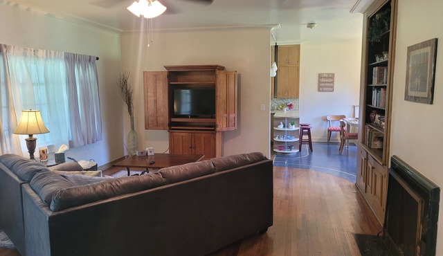 Peaceful historic 3-bedroom house in Glen Rose.