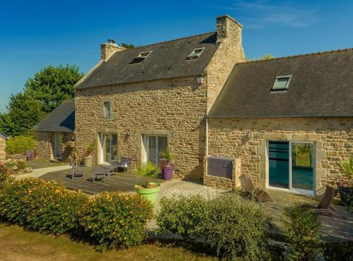 Peaceful Holiday Home in Plouguin with Indoor Pool