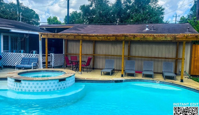 Peaceful Home 10 minutes to Downtown, Shopping mall, Restaurants and Night Clubs