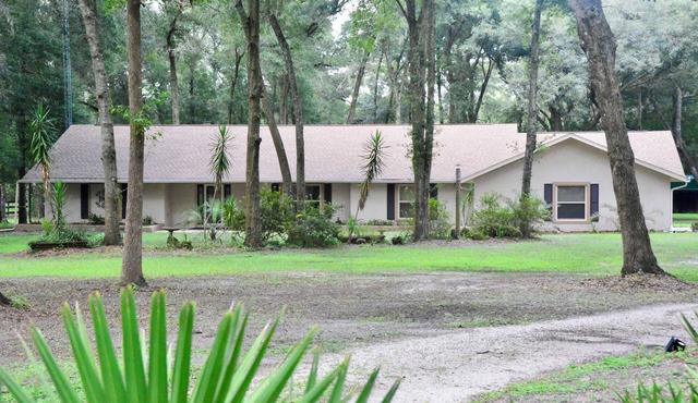 Peaceful Home 5 miles from WEC and 8 miles from Hits