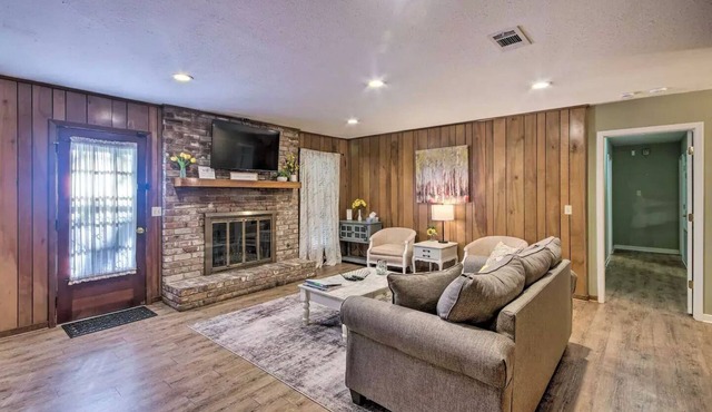 Peaceful Home, Colleges-Hospitals-Shops Close, Corporate Bookings Welcome