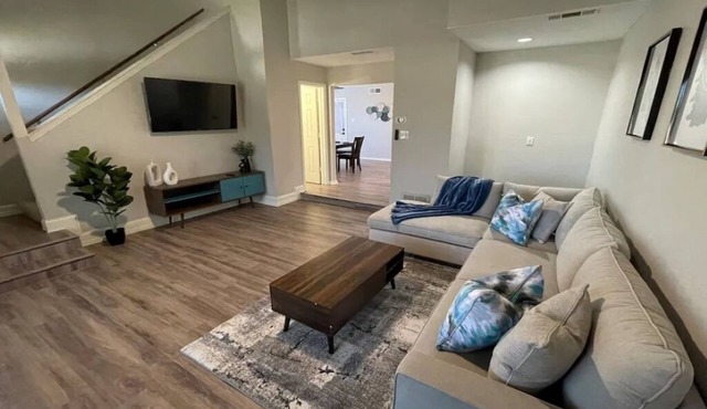 Peaceful Home in DFW Centernn