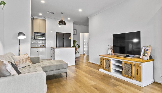 Peaceful Home in Largs North