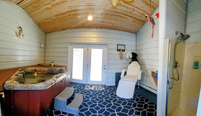 Peaceful home in the woods, Saugatuck Township