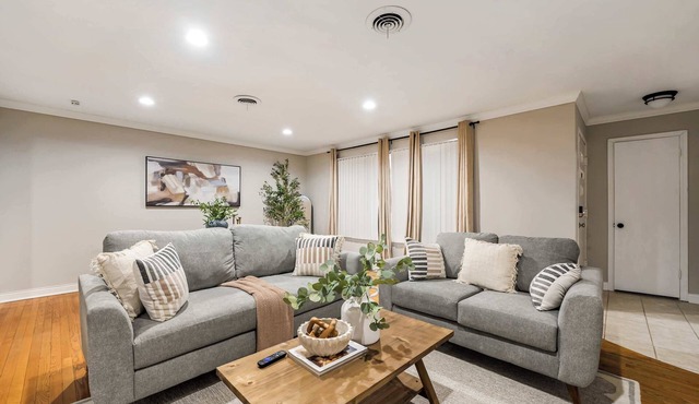 Peaceful- Home in Tinley Park