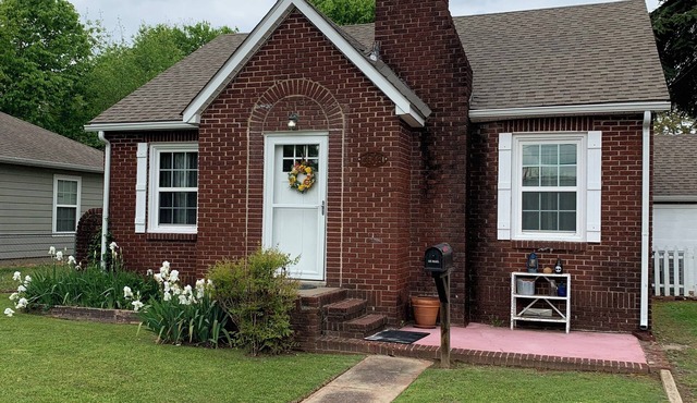 Peaceful home in town. Great location-walk downtown to stores and restaurants.