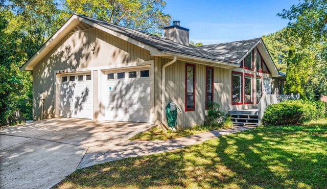 Peaceful Home Marietta: Office Space, Pet Friendly