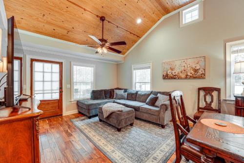 Peaceful Home w/Porch & Yard, 5 Mi to Rome!