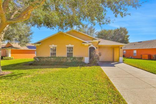Peaceful home with an enclosed patio, pool, grill, washer/dryer, & AC