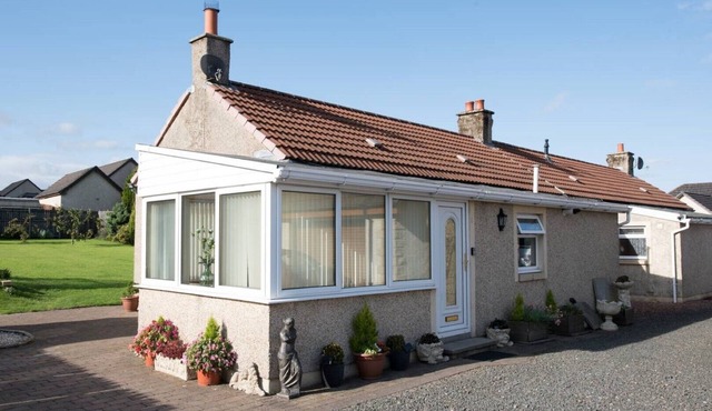 Peaceful-Honeysuckle Scottish Cottage with Hot Tub