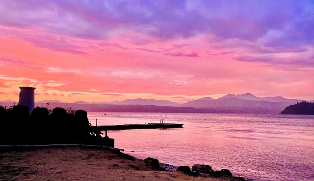 Peaceful Hood Canal Cottage with Water Views Near Alderbrook Resort