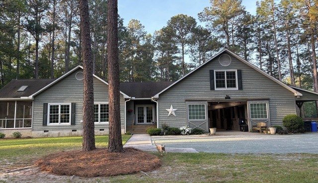 Peaceful Horse Farm Retreat — private balcony and pasture views!