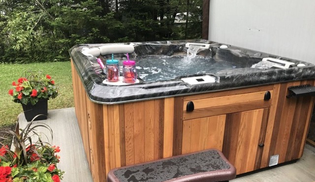 Peaceful Hot tub, outstanding terrace, lake & Outdoor Adventures with family