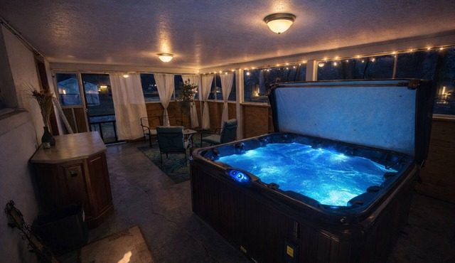 Peaceful Hot Tub Hideaway - 15 mins to Chatt - Dog Friendly