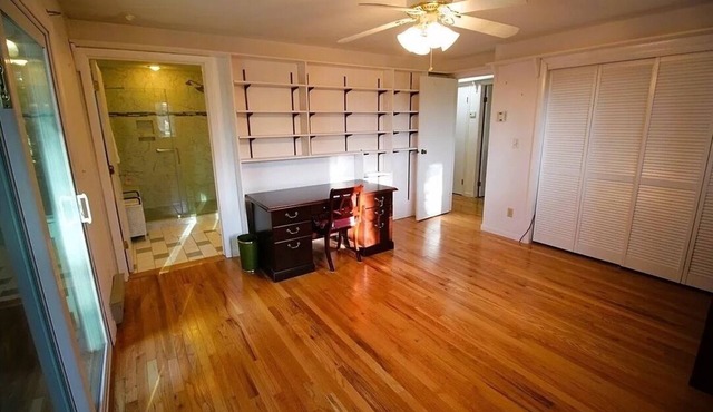 Peaceful house in Hamilton w/gorgeous wooded backyard & creek -family friendly!