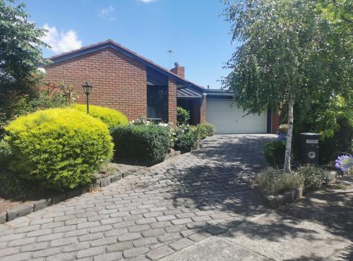 Peaceful House In Mill Park Melbourne