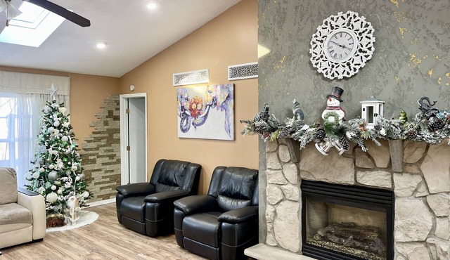 Peaceful house with hot tub, private swimming pool, etc.