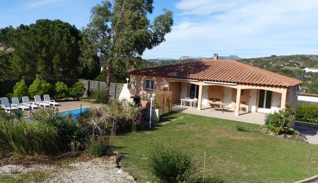Peaceful house with a large garden and pool near Perpignan