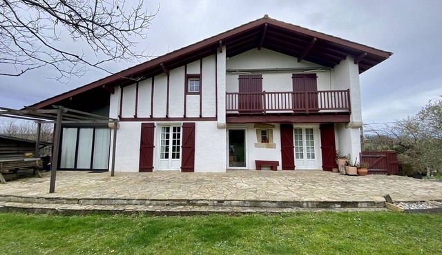Peaceful house with parking - 6 guests