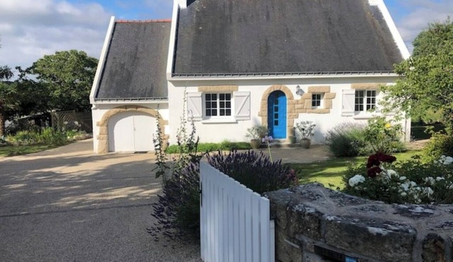 Peaceful house with jacuzzi, large garden and Breton charm