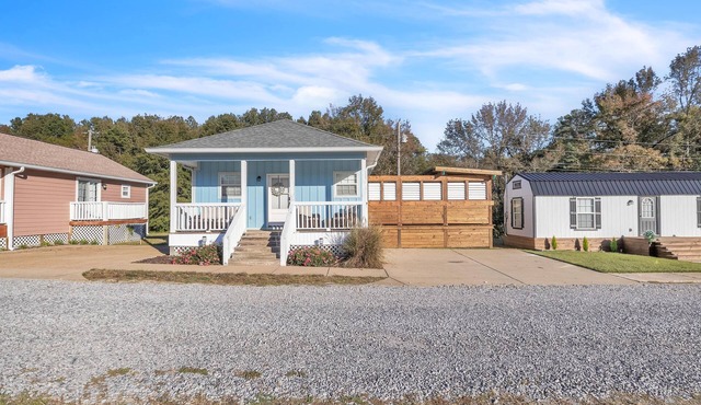 Peaceful house with Hot Tub and Sauna in Starkville MS.