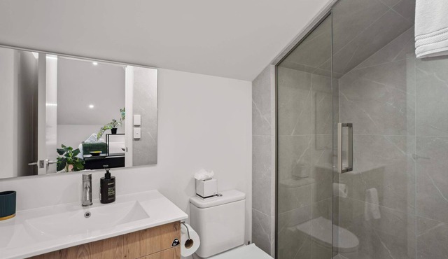 Peaceful Jacks Point Loft Hideaway