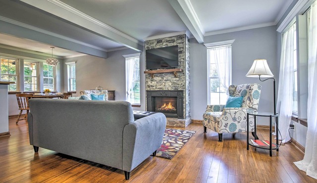Peaceful Kansas Cottage w/Wraparound Deck!