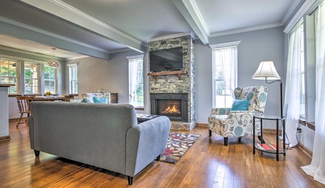 Peaceful Kansas Cottage with Wraparound Deck!