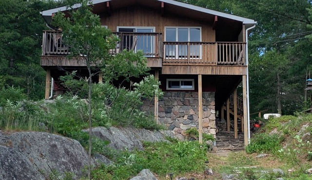 Peaceful Kawartha Lakes Cottage | Canoe, SUP & Stunning Sunsets