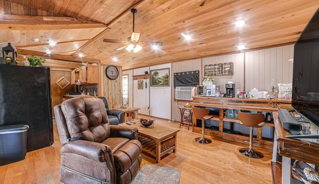 Peaceful Kentucky Countryside Cabin w/Porch