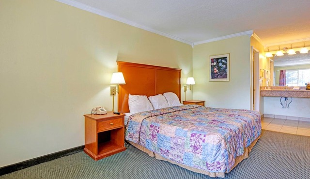 Peaceful King Room w/ Free Parking | Pets Allowed | Free Parking
