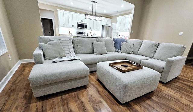 Peaceful King Suite nPool+Playground! 15 miles from Magic Springs!