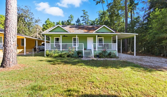 Peaceful Lake Escape, 2023 Construction, Walk to the Water, Front Porch Views