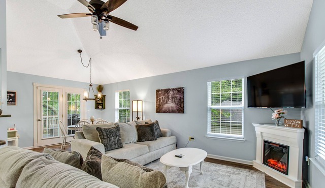 Peaceful lake escape with water views, outdoor games, firepit, & on-site fishing