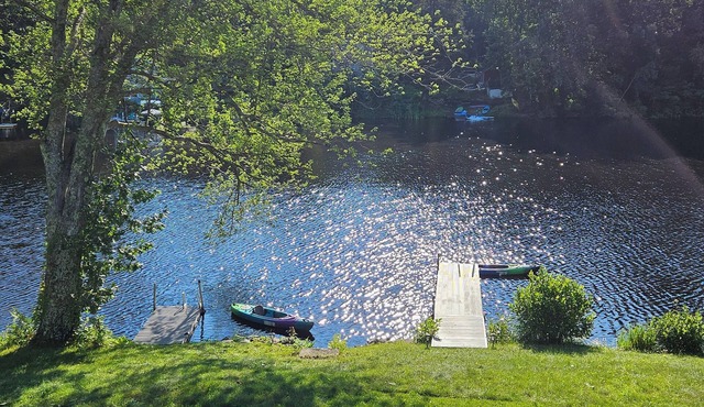 Peaceful Lake Front Cottage in Southern NH