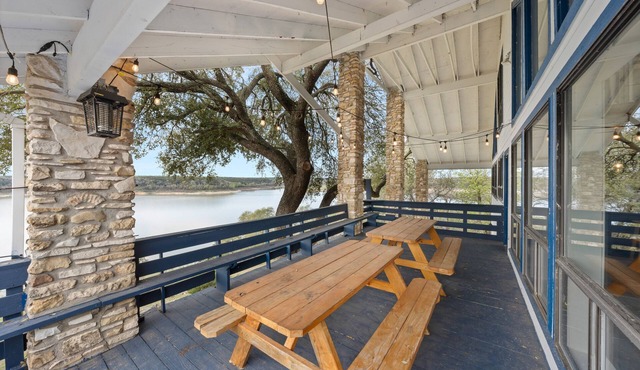 Peaceful Lake Front Home Sleeps 12