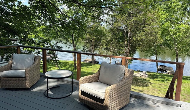 Peaceful lake house in quiet cove near Watts Bar Lake. Sleeps 6!